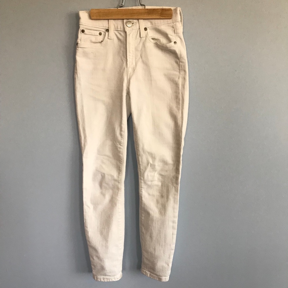 Skinny, white, size 24, woman’s jeans.